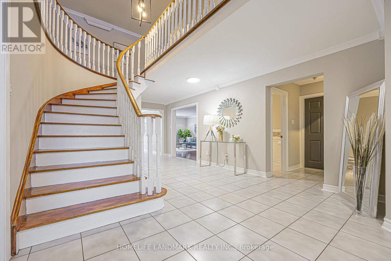 246 Jelley Avenue, Newmarket, Ontario  L3X 1S6 - Photo 2 - N12980544