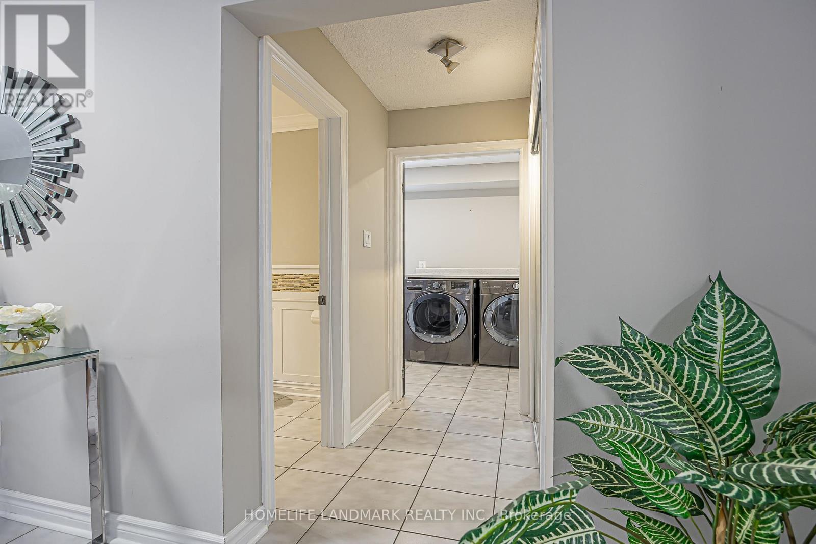 246 Jelley Avenue, Newmarket, Ontario  L3X 1S6 - Photo 3 - N12980544