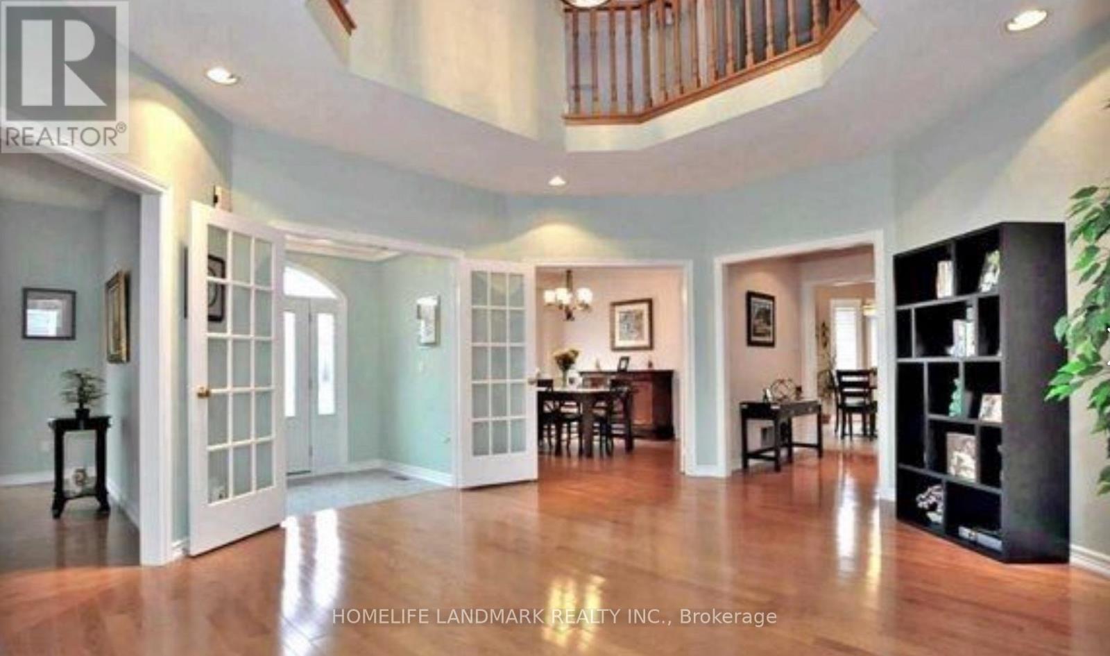 705 Gagnon Place, Newmarket, Ontario  L3X 1V8 - Photo 3 - N12980554