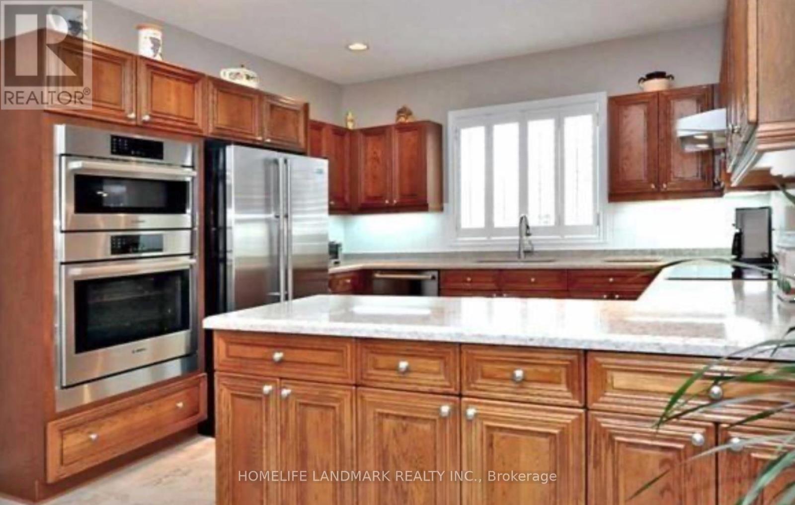 705 Gagnon Place, Newmarket, Ontario  L3X 1V8 - Photo 5 - N12980554