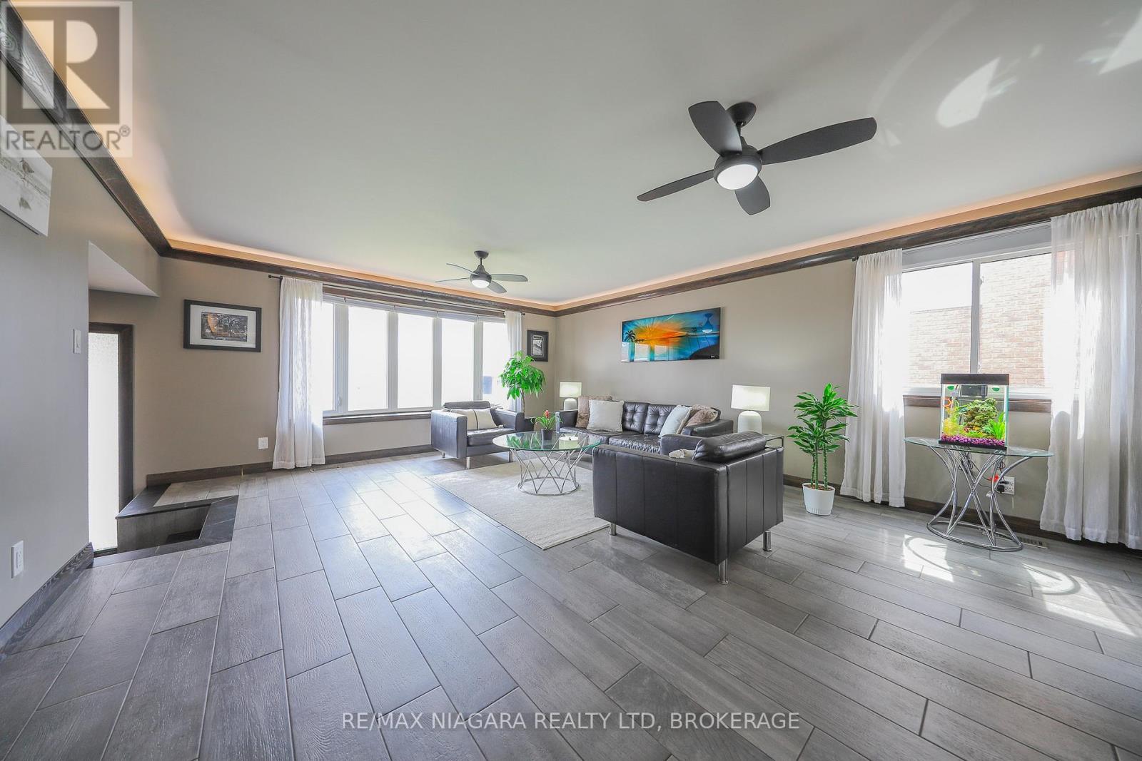 21 Jessica Drive, St. Catharines, Ontario  L2M 6V9 - Photo 2 - X12934728