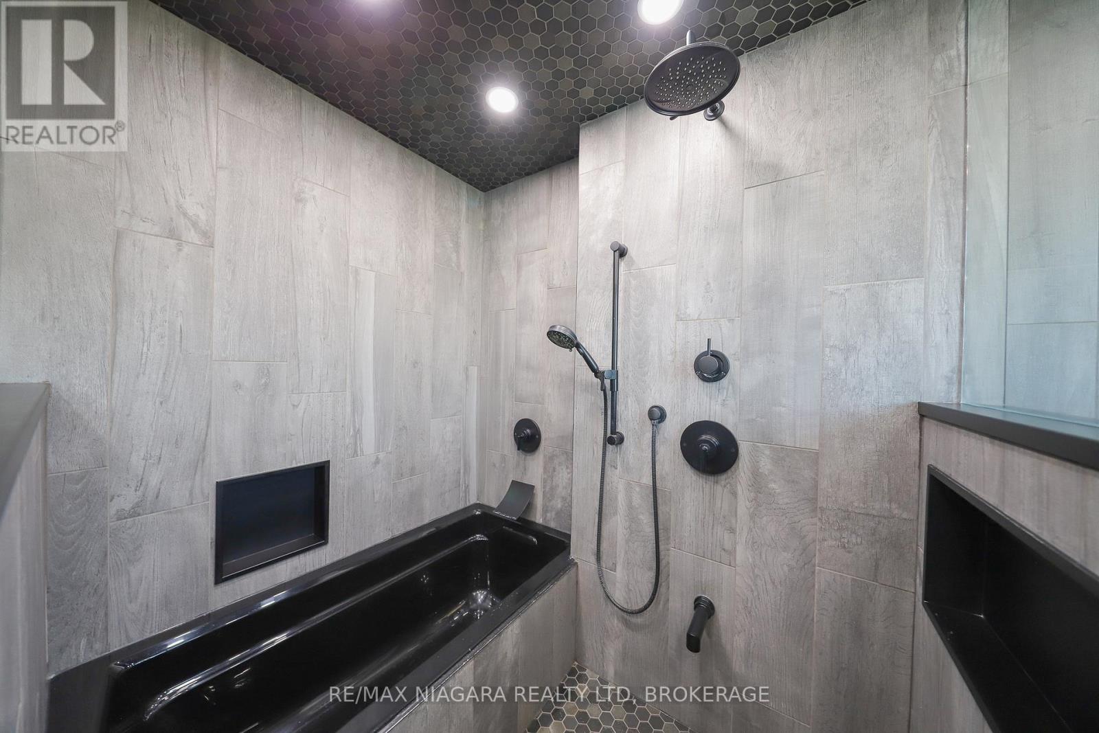 21 Jessica Drive, St. Catharines, Ontario  L2M 6V9 - Photo 18 - X12934728