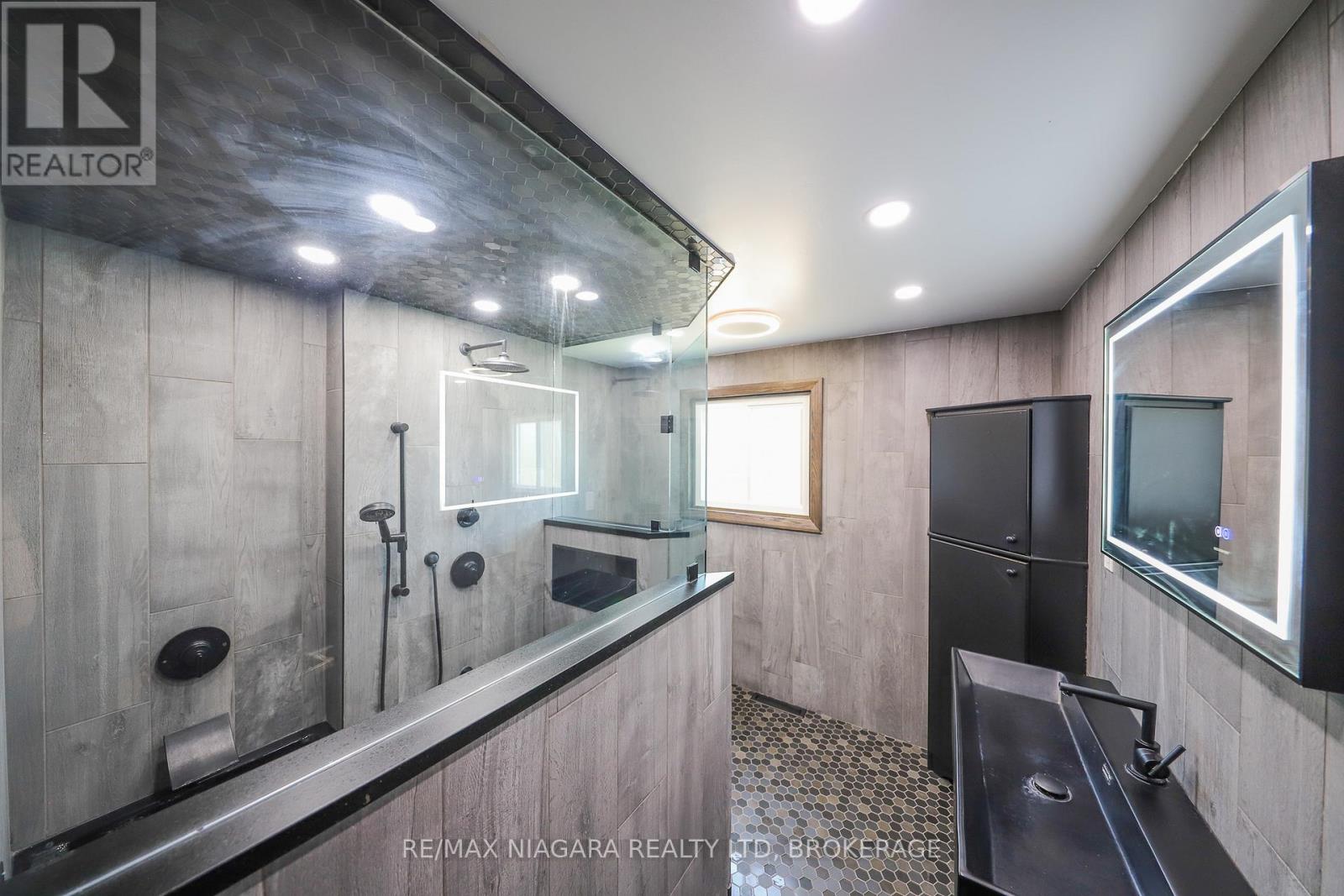 21 Jessica Drive, St. Catharines, Ontario  L2M 6V9 - Photo 17 - X12934728