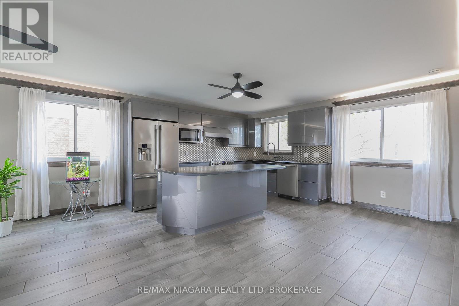 21 Jessica Drive, St. Catharines, Ontario  L2M 6V9 - Photo 7 - X12934728