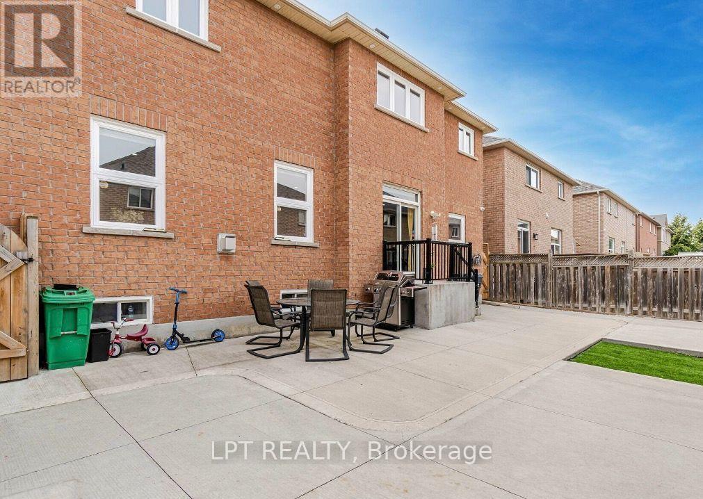 7 Chapparal Drive, Brampton, Ontario  L6R 3C5 - Photo 46 - W12980530