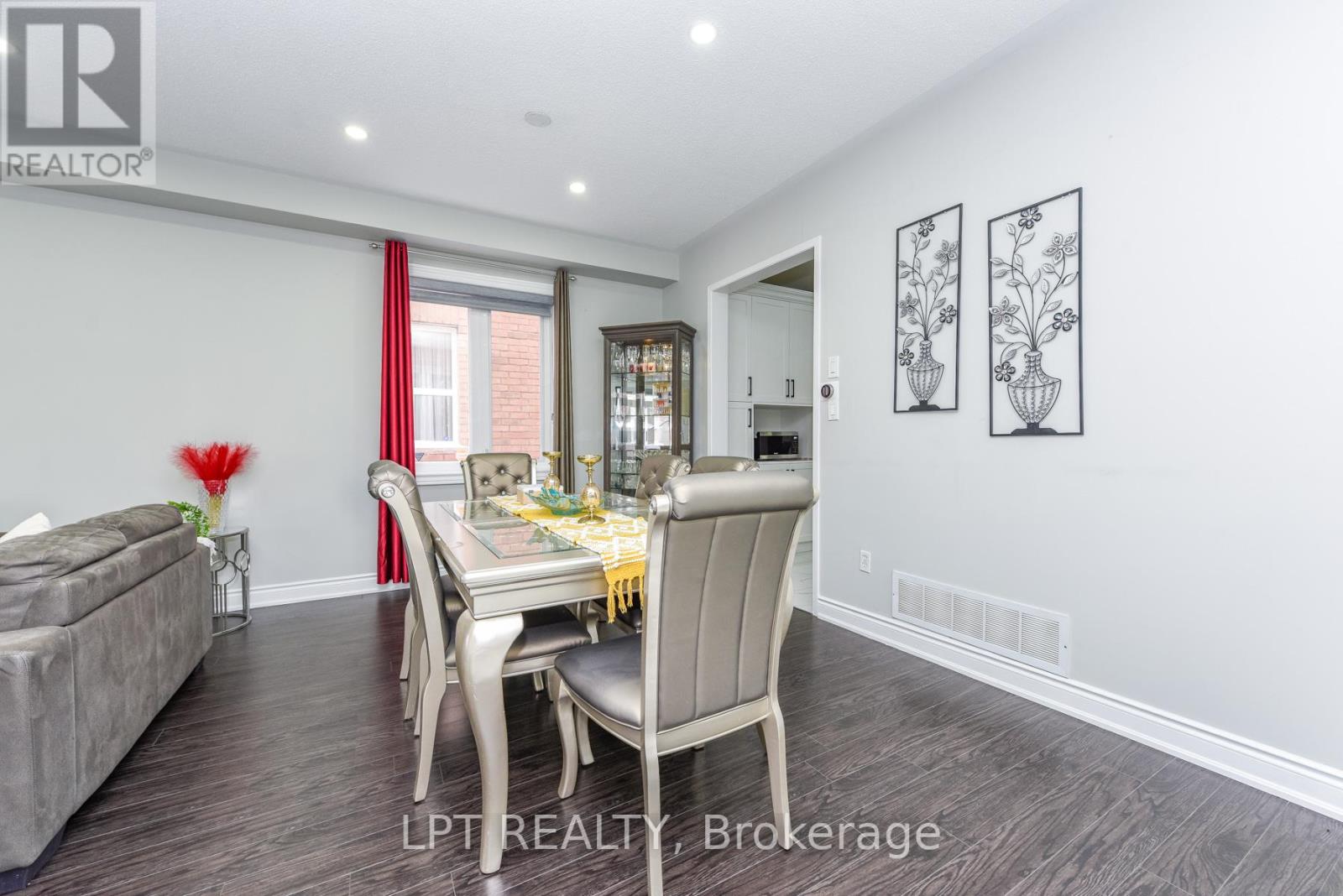 7 Chapparal Drive, Brampton, Ontario  L6R 3C5 - Photo 5 - W12980530