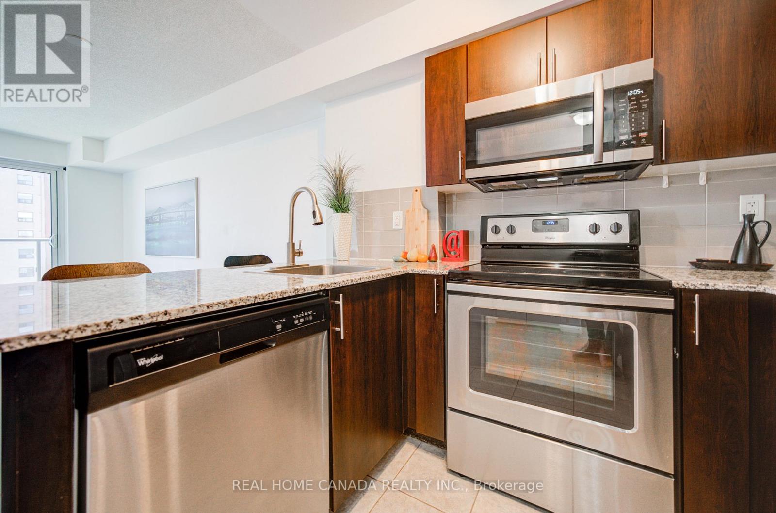 1803 - 1410 Dupont Road, Toronto, Ontario  P1B 8Z4 - Photo 16 - W12980542