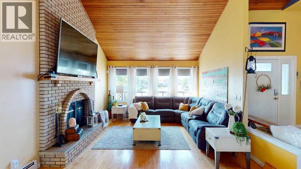 185 Oaks Bay, Fort Mcmurray, Alberta  T9K 1P9 - Photo 4 - A2292478