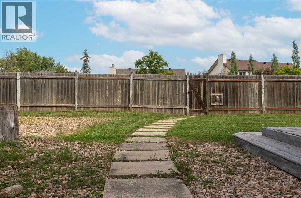 185 Oaks Bay, Fort Mcmurray, Alberta  T9K 1P9 - Photo 45 - A2292478