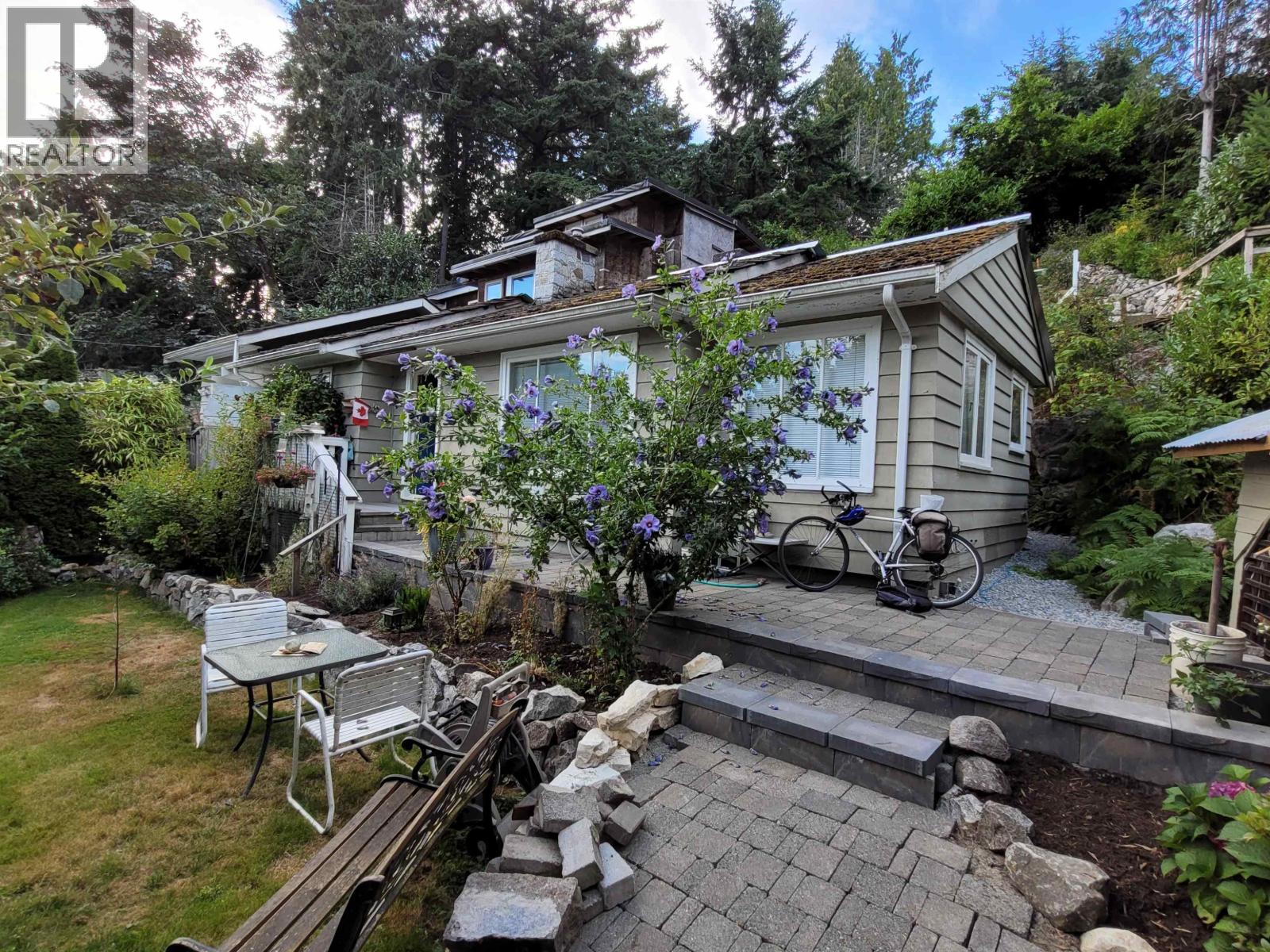 4405 Marine Drive, West Vancouver, British Columbia  V7W 1N8 - Photo 3 - R3096897