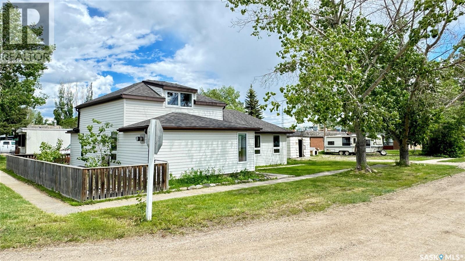 209 1st Street E, Dinsmore, Saskatchewan  S0L 0T0 - Photo 4 - SK032521