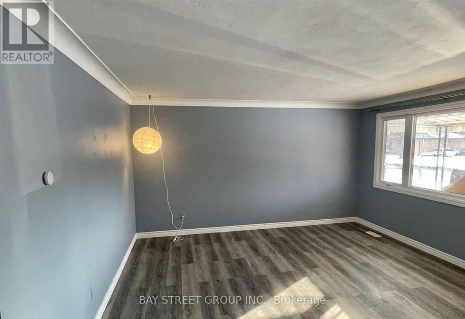 6852 Hagar Avenue, Niagara Falls, Ontario  L2G 5M7 - Photo 3 - X12980518