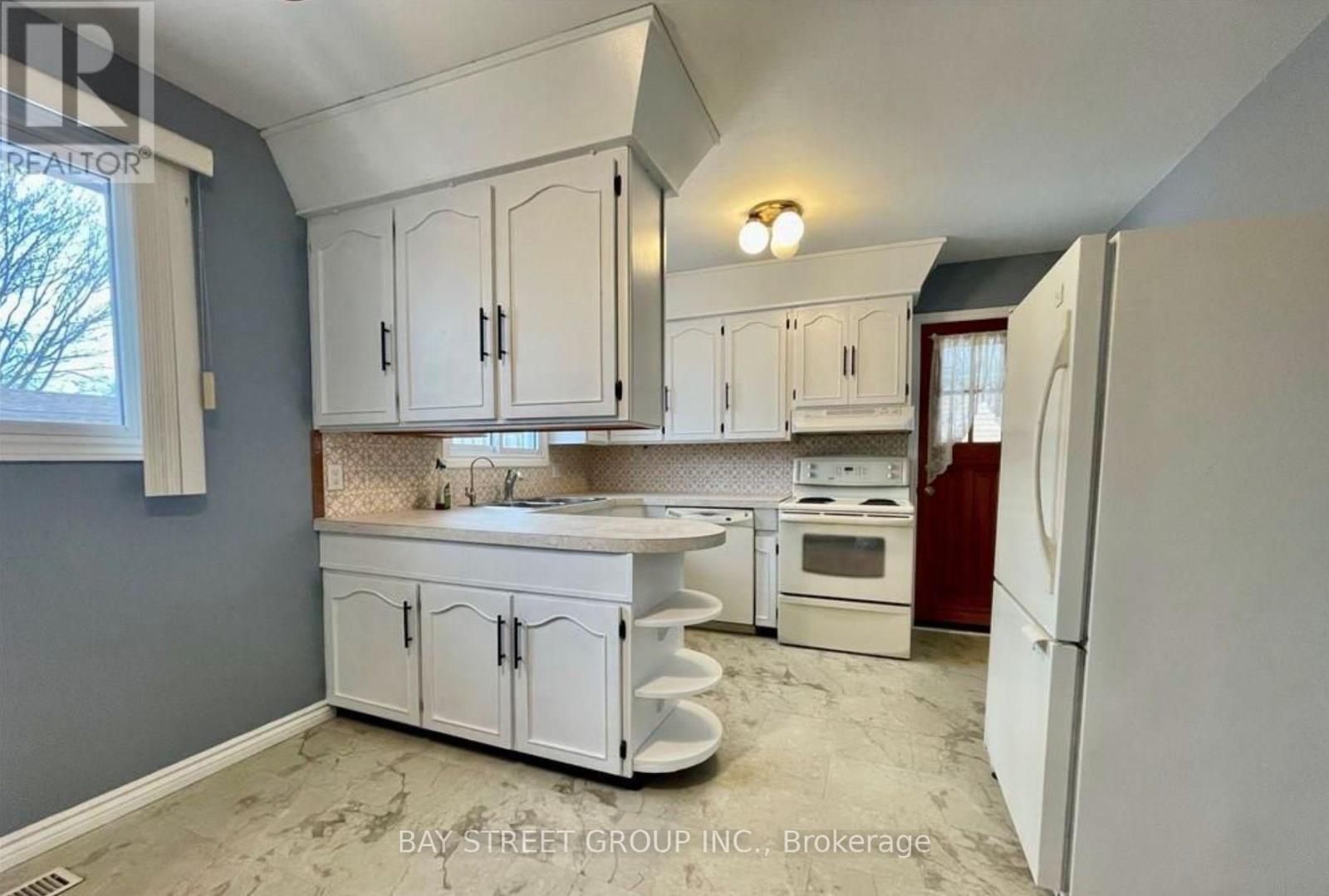 6852 Hagar Avenue, Niagara Falls, Ontario  L2G 5M7 - Photo 5 - X12980518