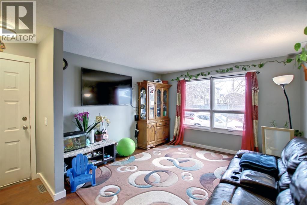 144 Whitmire Road Ne, Calgary, Alberta  T1Y 5Z3 - Photo 5 - A2291002