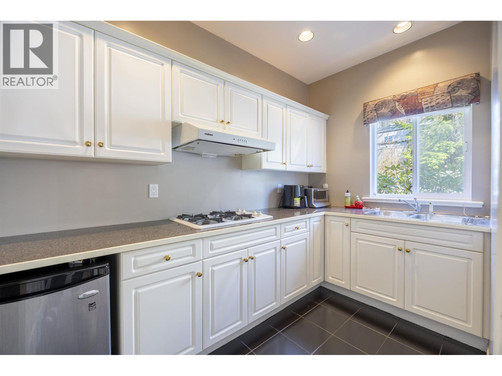 2551 Sapphire Place, Coquitlam, British Columbia V3E 2Z1 - Photo 12 - R3109064