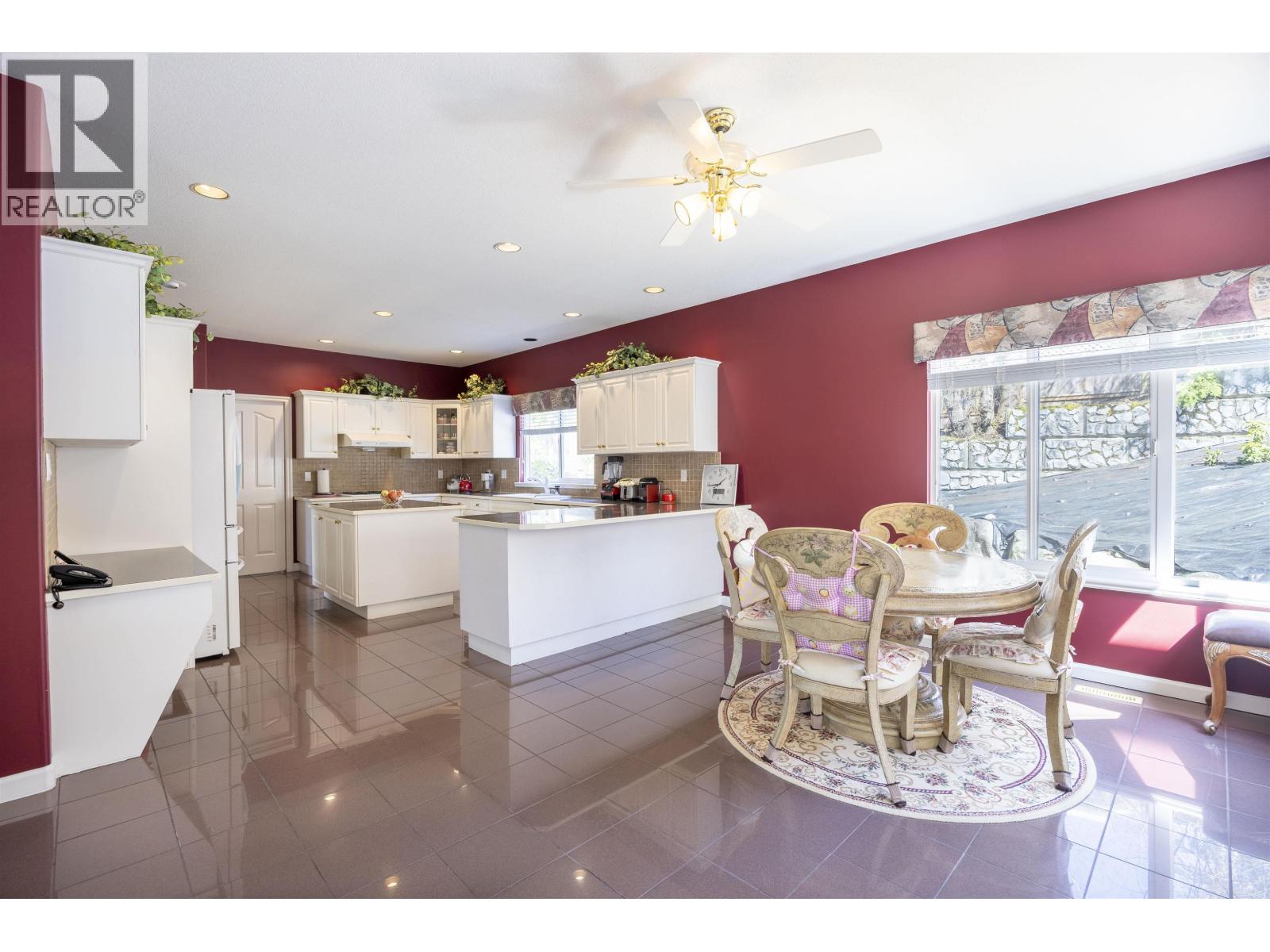 2551 Sapphire Place, Coquitlam, British Columbia V3E 2Z1 - Photo 11 - R3109064