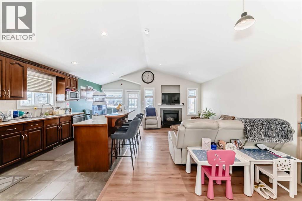 172 Sunset Heights, Crossfield, Alberta  T0M 0S0 - Photo 9 - A2299529