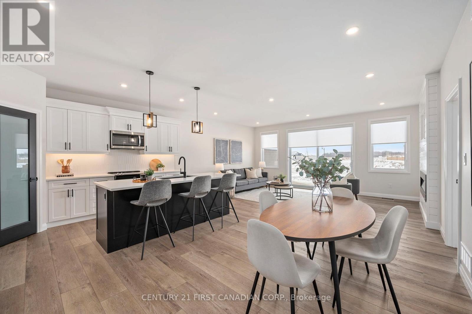 11 - 32 Postma Crescent, North Middlesex, Ontario  N0M 1A0 - Photo 13 - X12980634