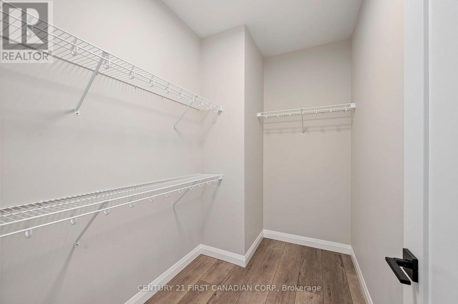 11 - 32 Postma Crescent, North Middlesex, Ontario  N0M 1A0 - Photo 22 - X12980634