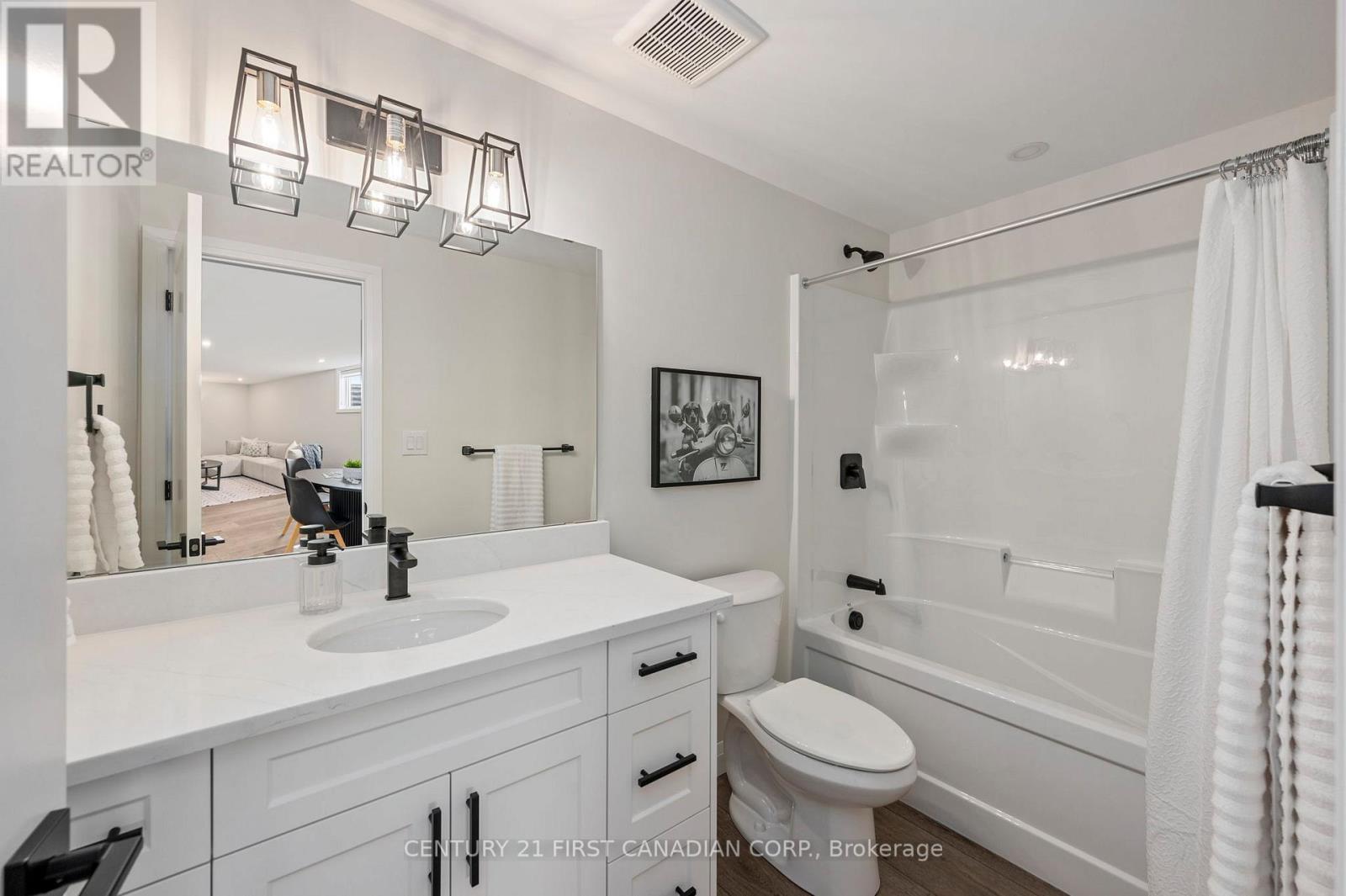 11 - 32 Postma Crescent, North Middlesex, Ontario  N0M 1A0 - Photo 26 - X12980634