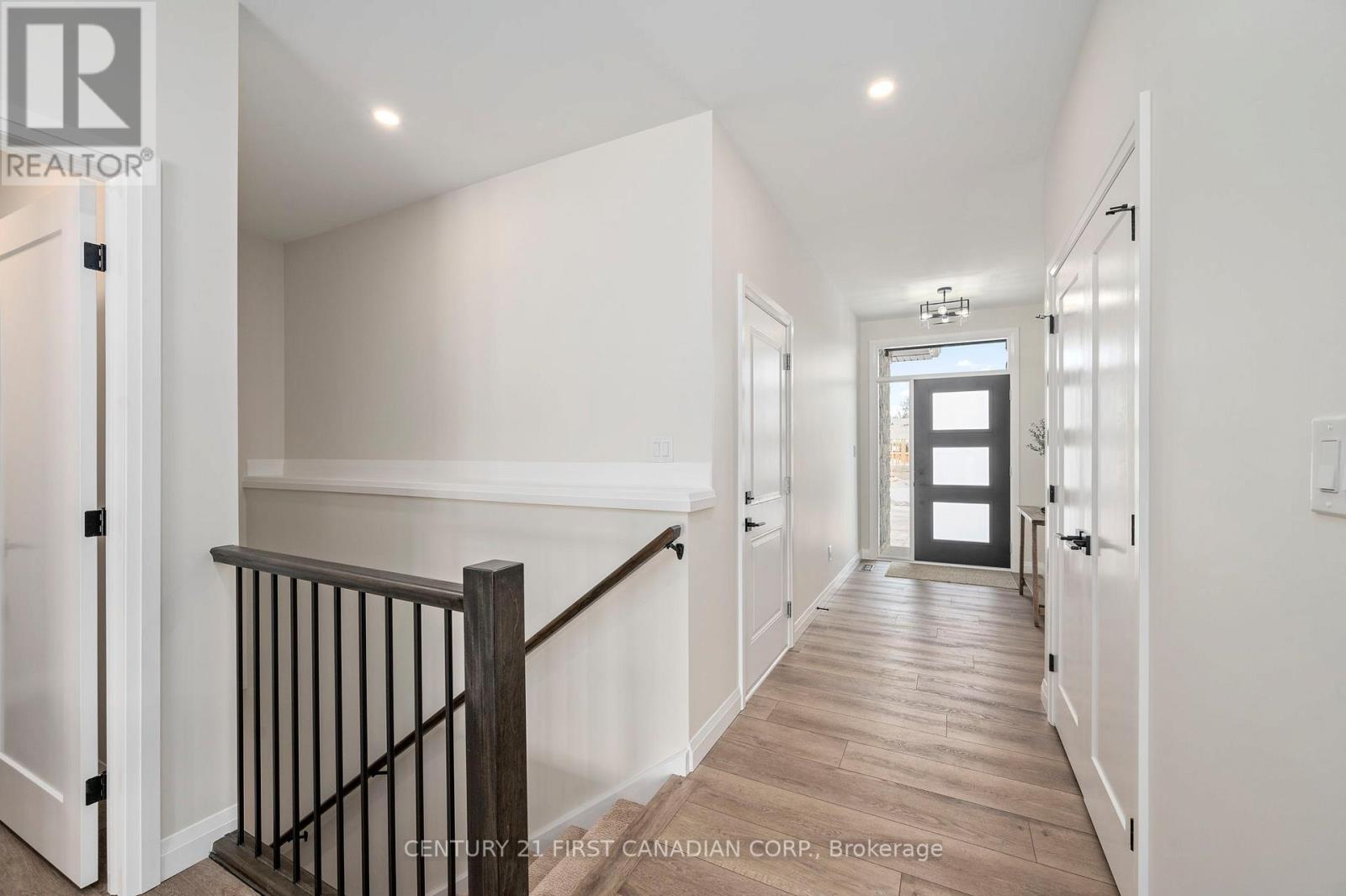 11 - 32 Postma Crescent, North Middlesex, Ontario  N0M 1A0 - Photo 3 - X12980634