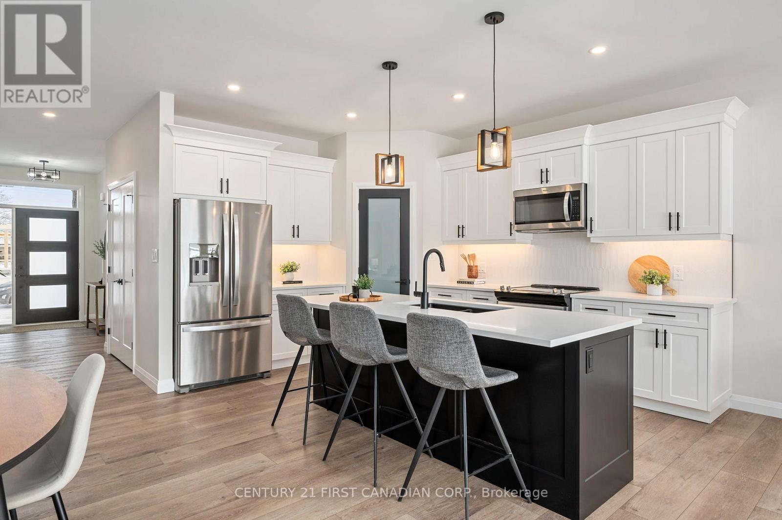 11 - 32 Postma Crescent, North Middlesex, Ontario  N0M 1A0 - Photo 4 - X12980634