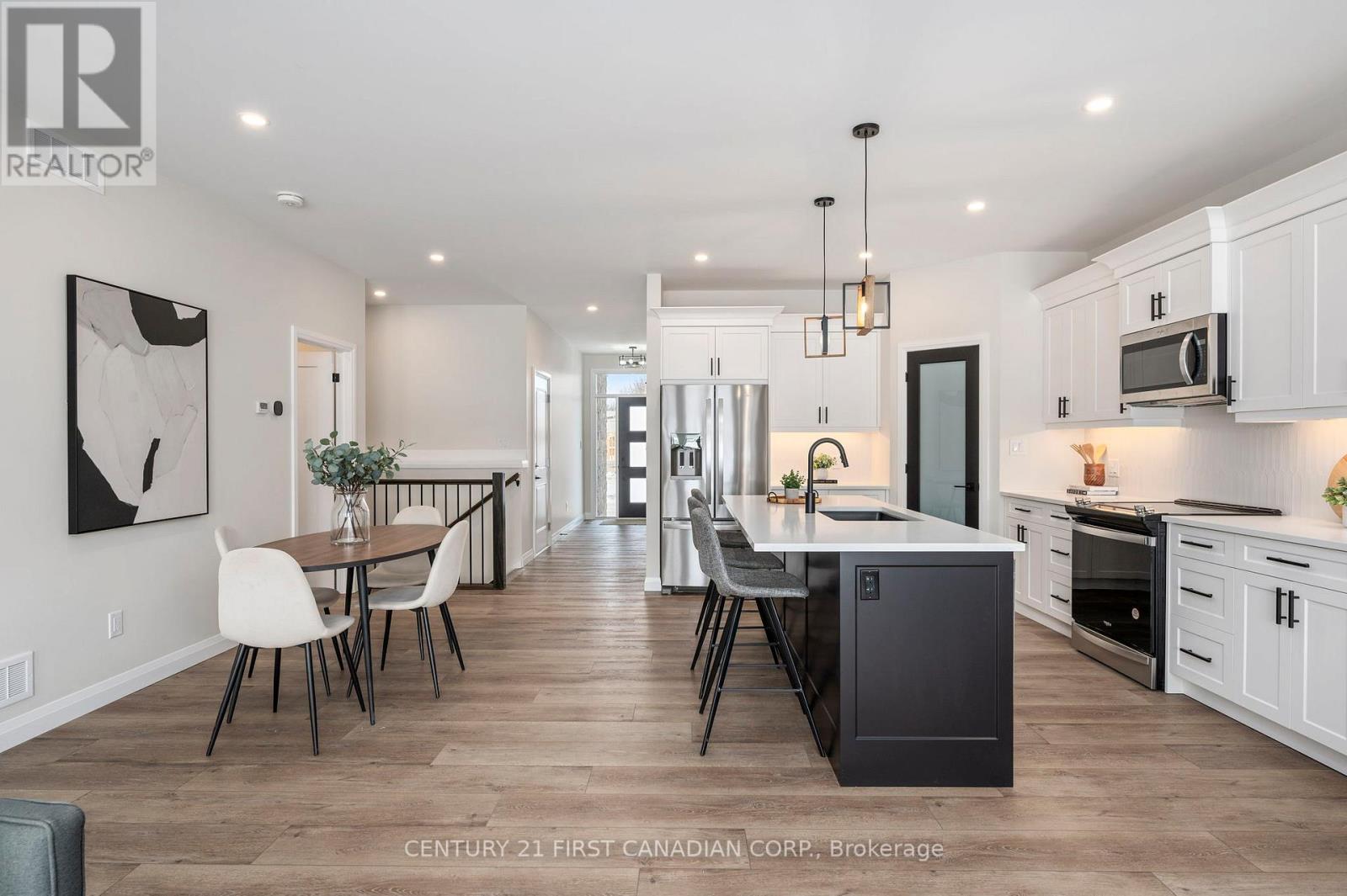 11 - 32 Postma Crescent, North Middlesex, Ontario  N0M 1A0 - Photo 5 - X12980634