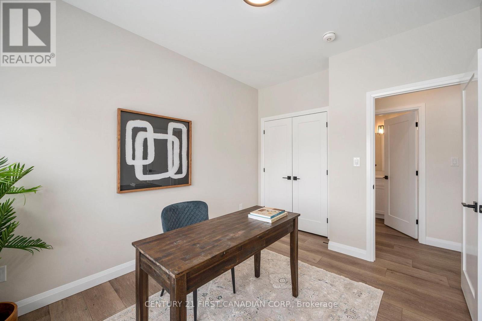 11 - 32 Postma Crescent, North Middlesex, Ontario  N0M 1A0 - Photo 7 - X12980634