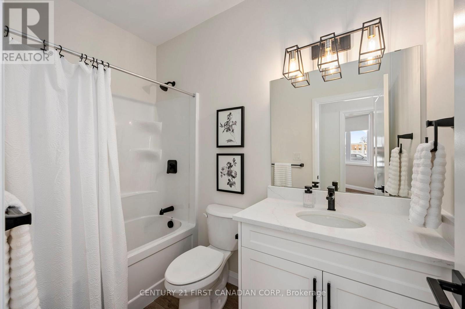 11 - 32 Postma Crescent, North Middlesex, Ontario  N0M 1A0 - Photo 9 - X12980634