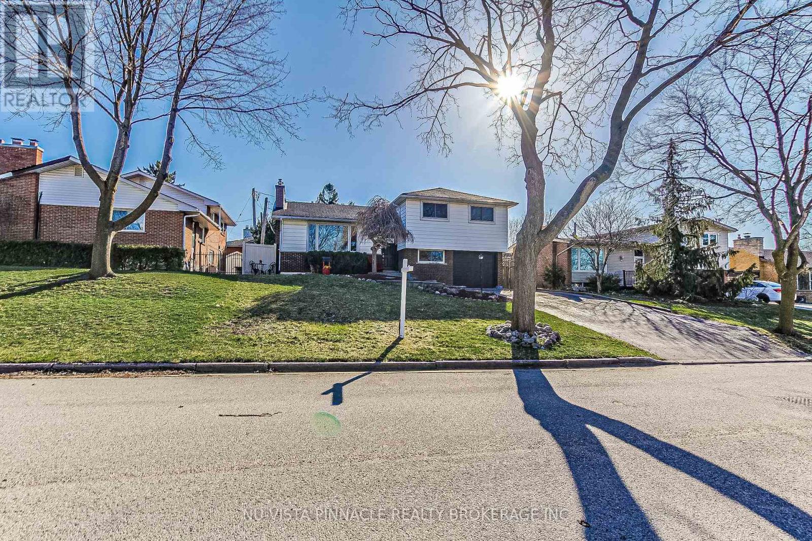286 Panorama Crescent, London South, Ontario  N5Z 3H3 - Photo 3 - X12980678