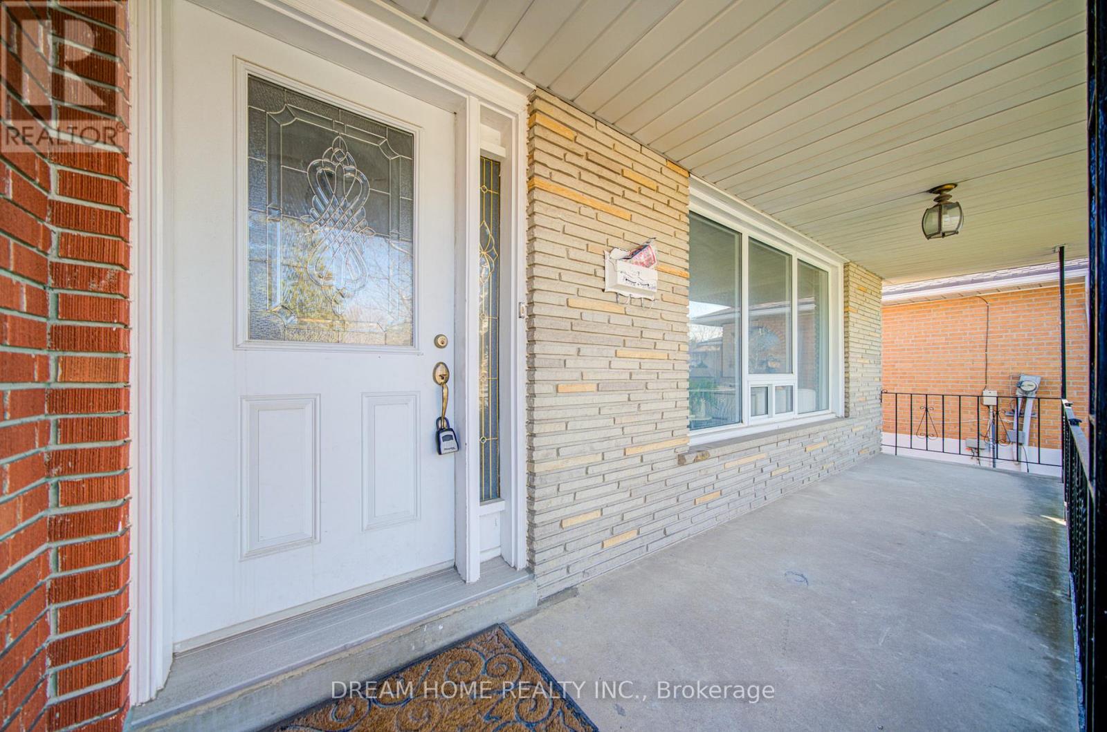 51 Kamloops Drive, Toronto, Ontario  M2J 3R6 - Photo 3 - C12980566