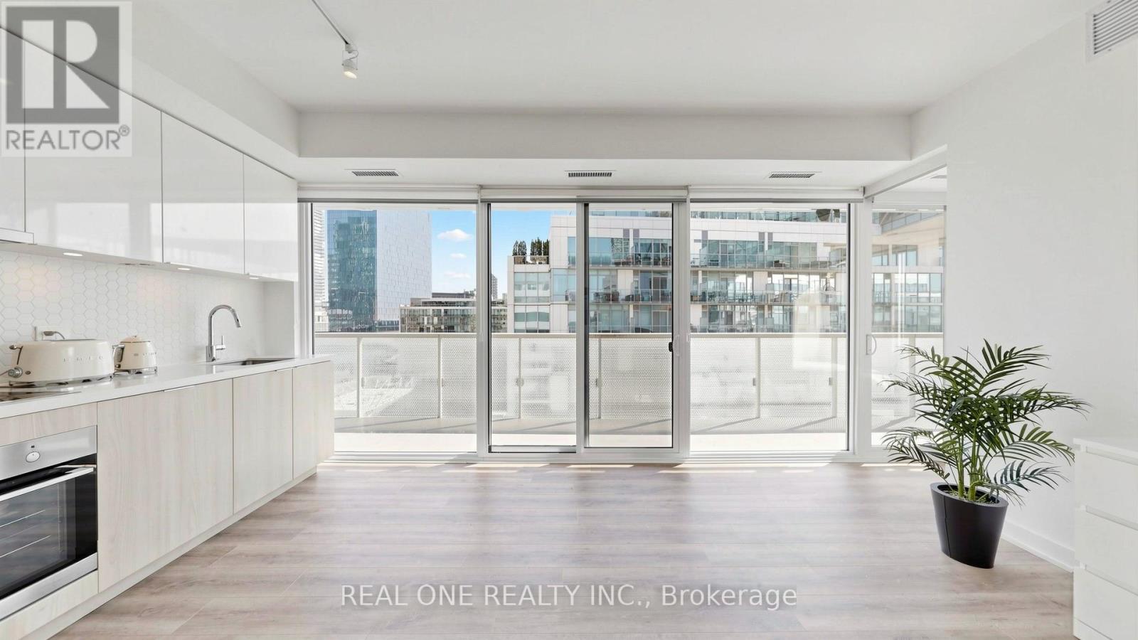 907 - 15 Queens Quay E, Toronto, Ontario  M5E 0C5 - Photo 12 - C12980570