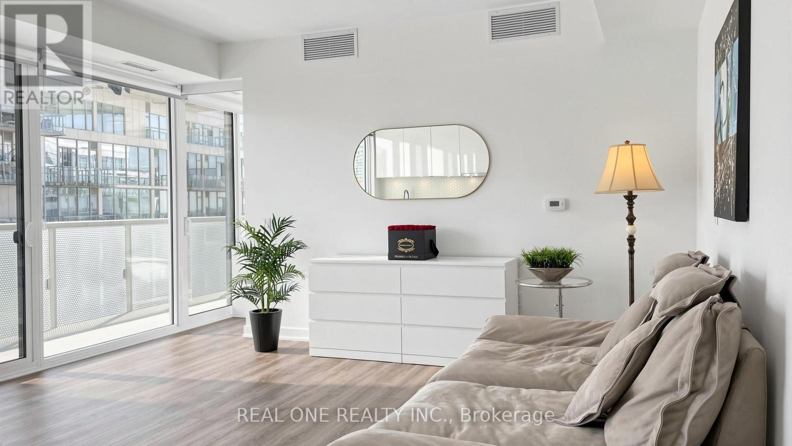 907 - 15 Queens Quay E, Toronto, Ontario  M5E 0C5 - Photo 13 - C12980570