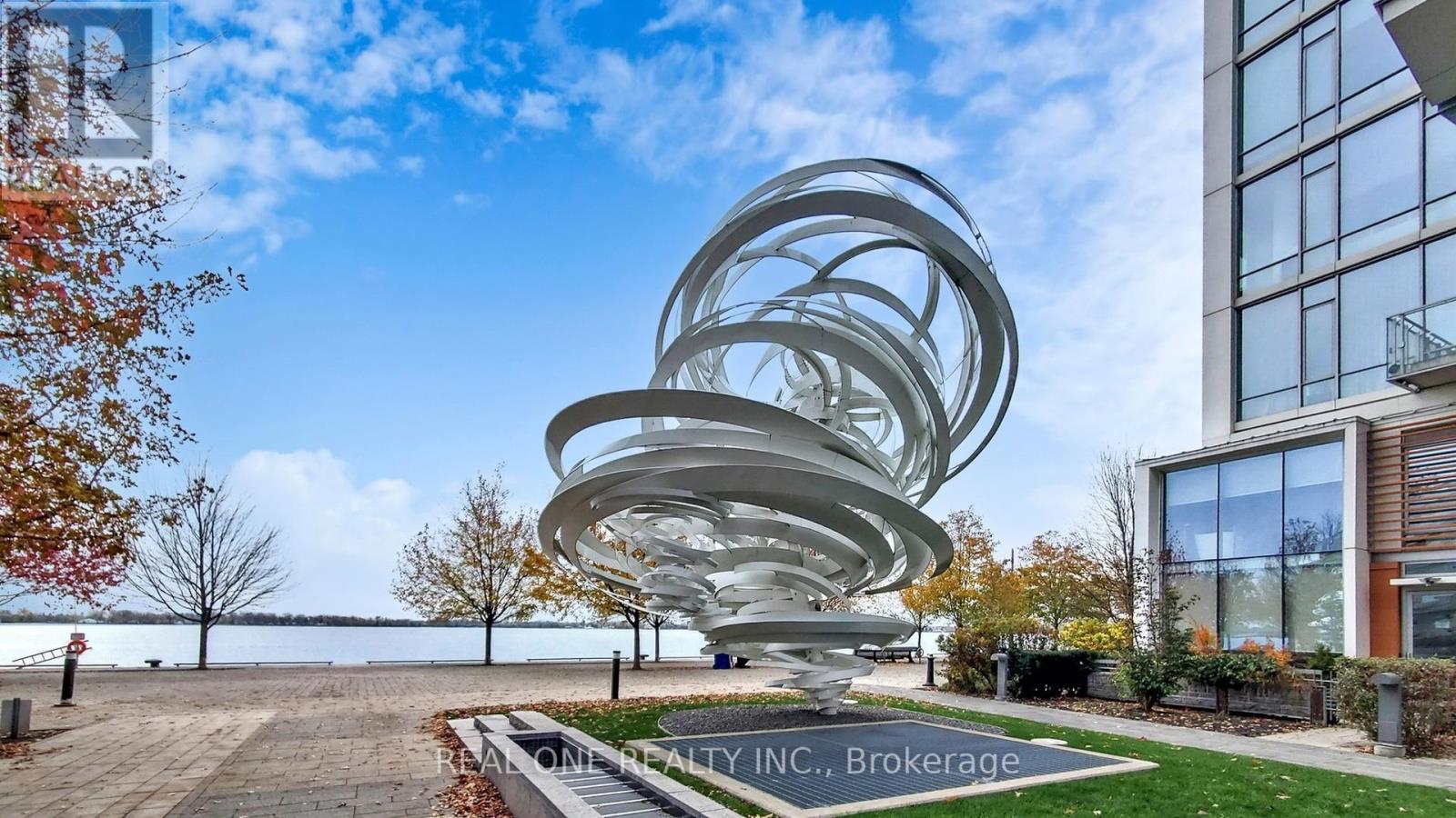 907 - 15 Queens Quay E, Toronto, Ontario  M5E 0C5 - Photo 2 - C12980570