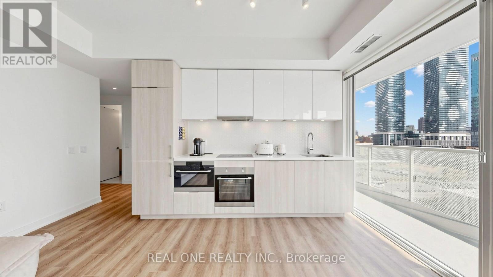 907 - 15 Queens Quay E, Toronto, Ontario  M5E 0C5 - Photo 4 - C12980570