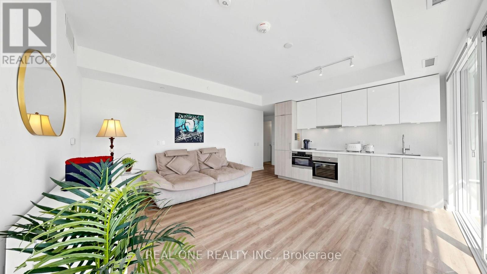 907 - 15 Queens Quay E, Toronto, Ontario  M5E 0C5 - Photo 5 - C12980570