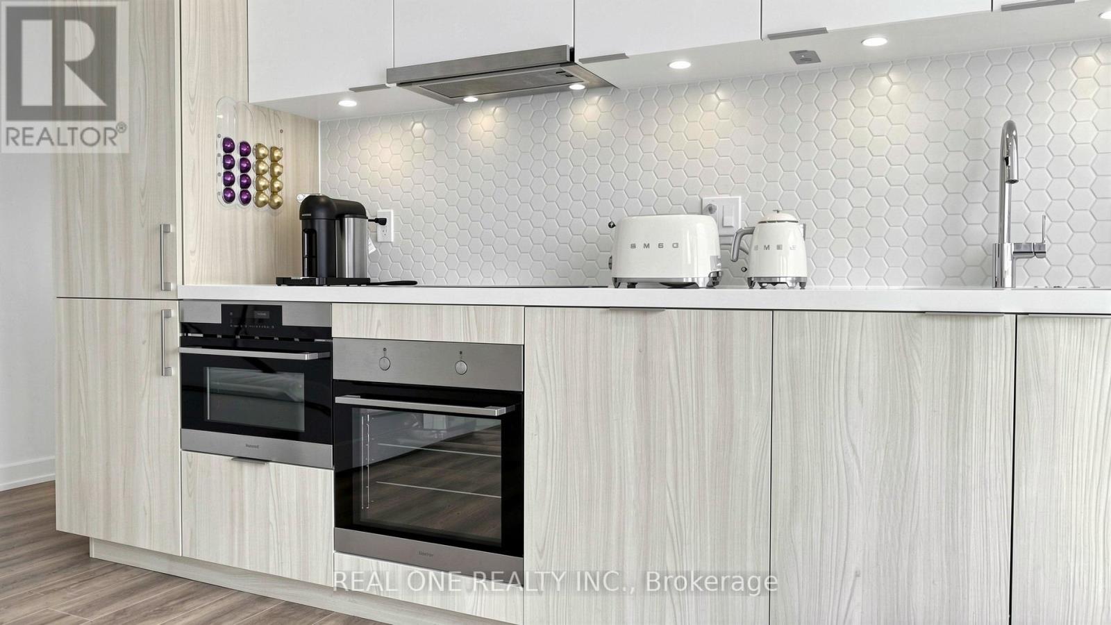 907 - 15 Queens Quay E, Toronto, Ontario  M5E 0C5 - Photo 7 - C12980570