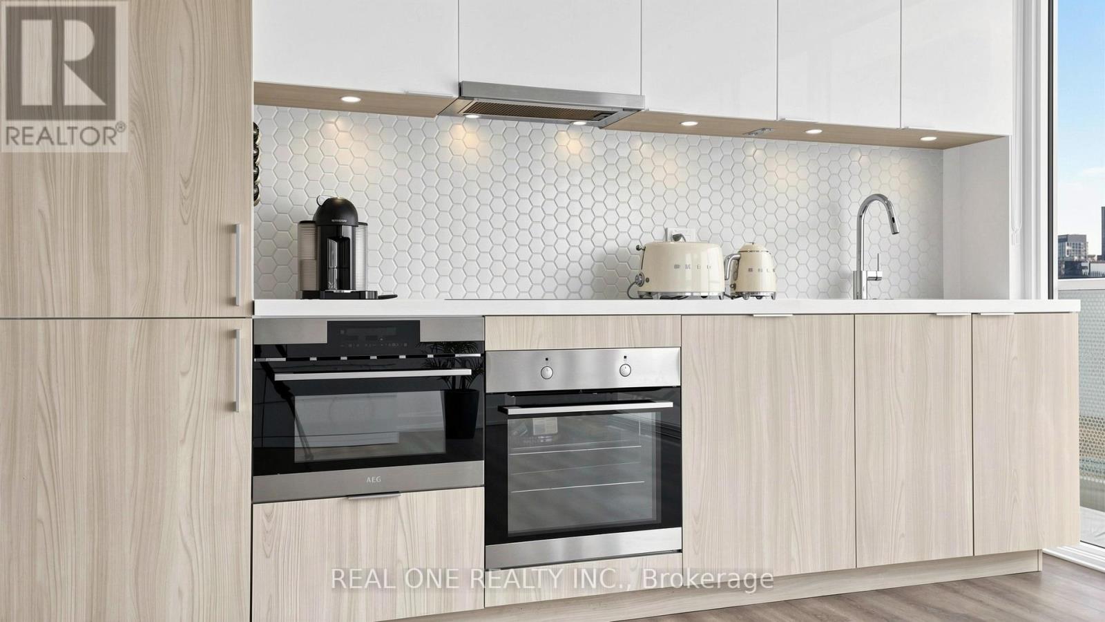 907 - 15 Queens Quay E, Toronto, Ontario  M5E 0C5 - Photo 8 - C12980570