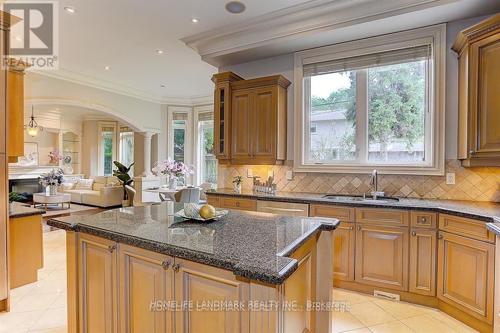 34 Moccasin Trail, Toronto, Ontario  M3C 1Y7 - Photo 9 - C12980596