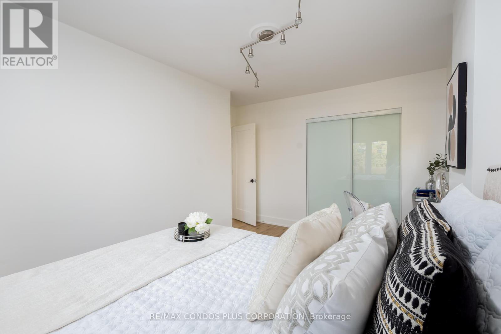 129 Holland Park Avenue, Toronto, Ontario  M6E 1L5 - Photo 16 - C12980602