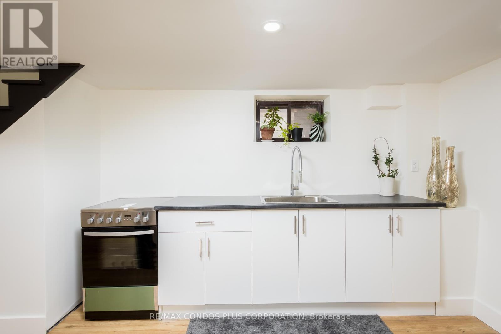 129 Holland Park Avenue, Toronto, Ontario  M6E 1L5 - Photo 21 - C12980602