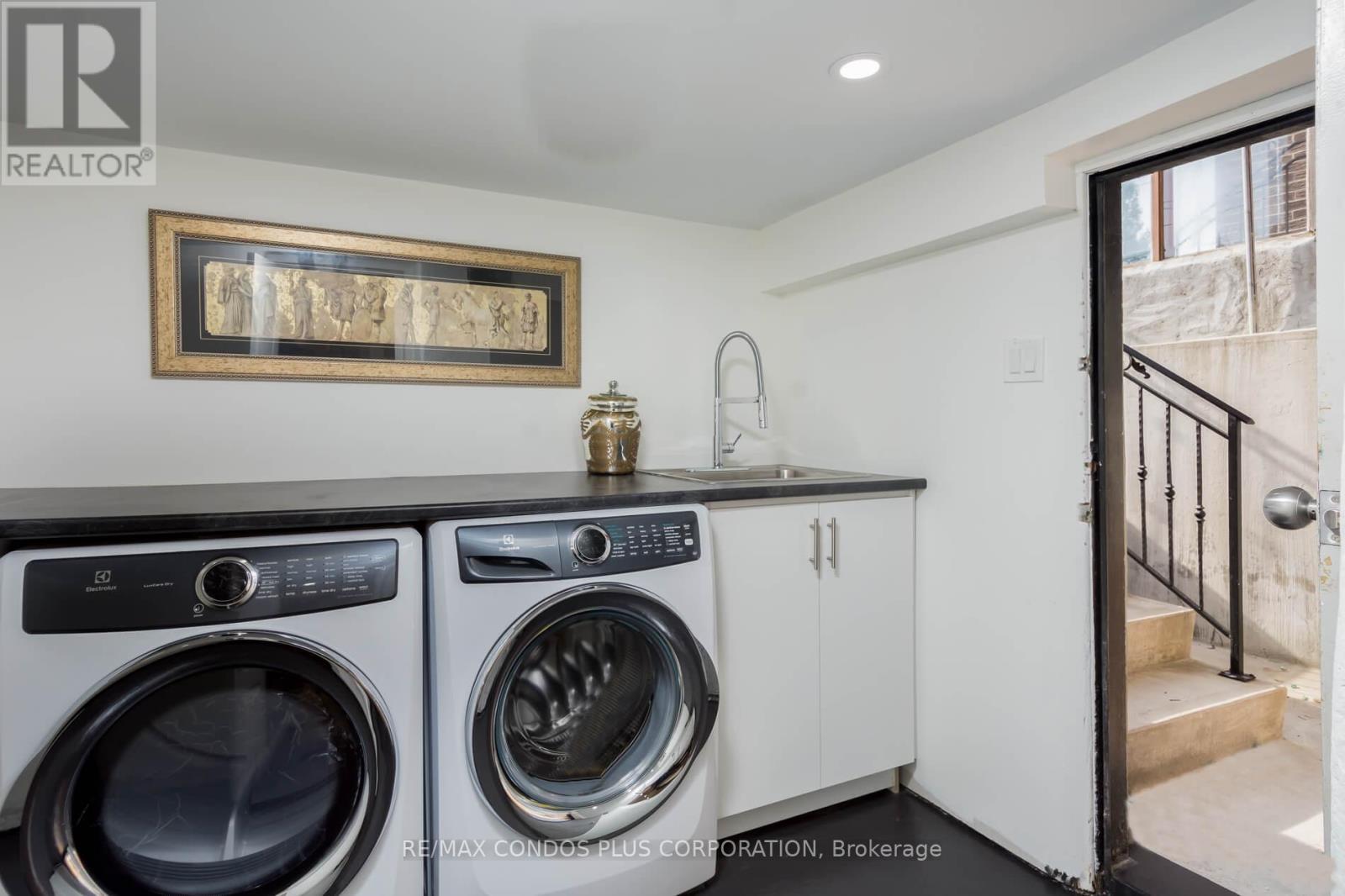 129 Holland Park Avenue, Toronto, Ontario  M6E 1L5 - Photo 28 - C12980602