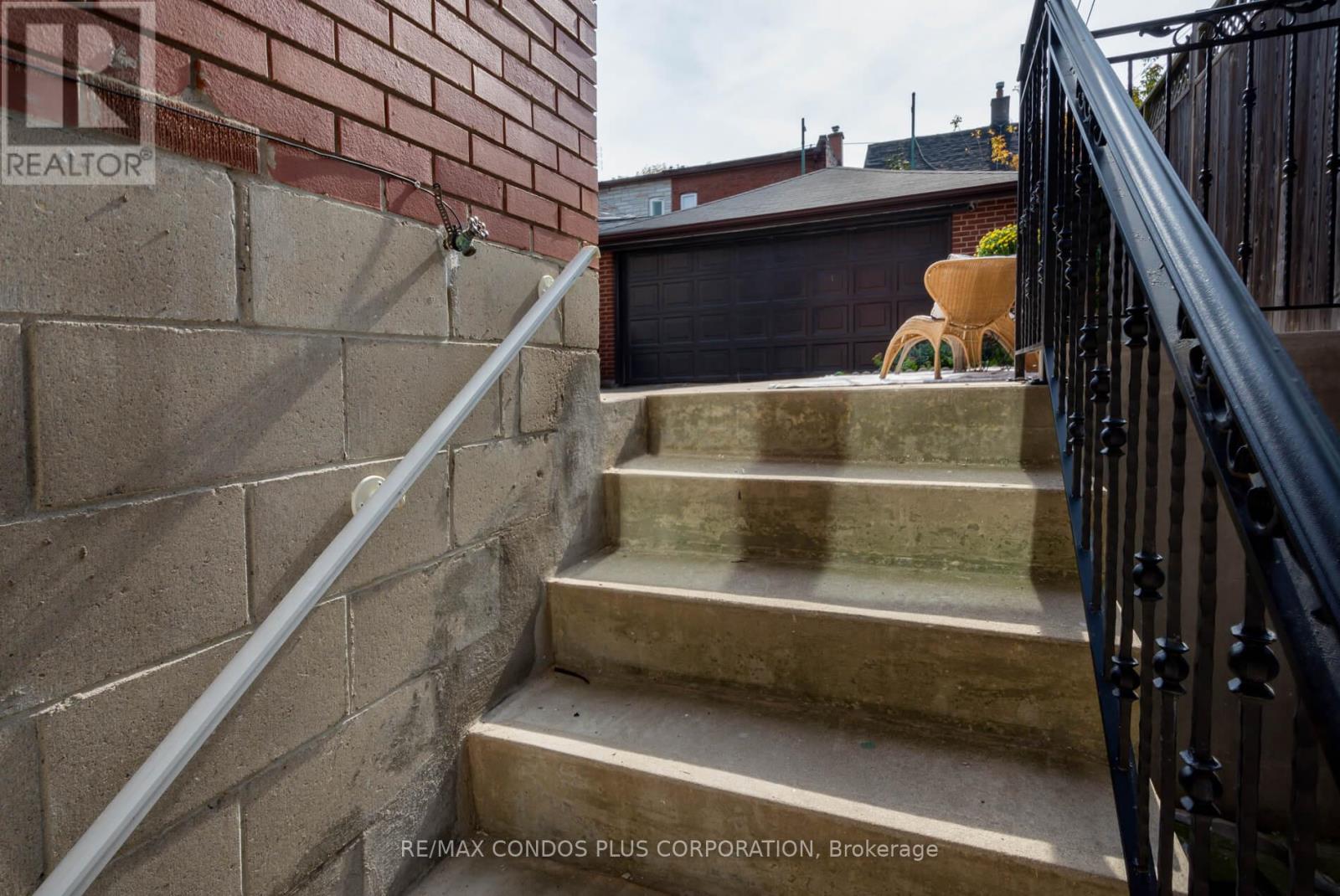 129 Holland Park Avenue, Toronto, Ontario  M6E 1L5 - Photo 32 - C12980602