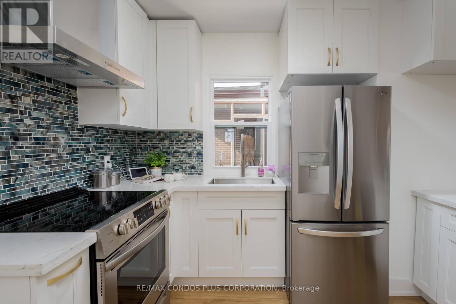 129 Holland Park Avenue, Toronto, Ontario  M6E 1L5 - Photo 9 - C12980602