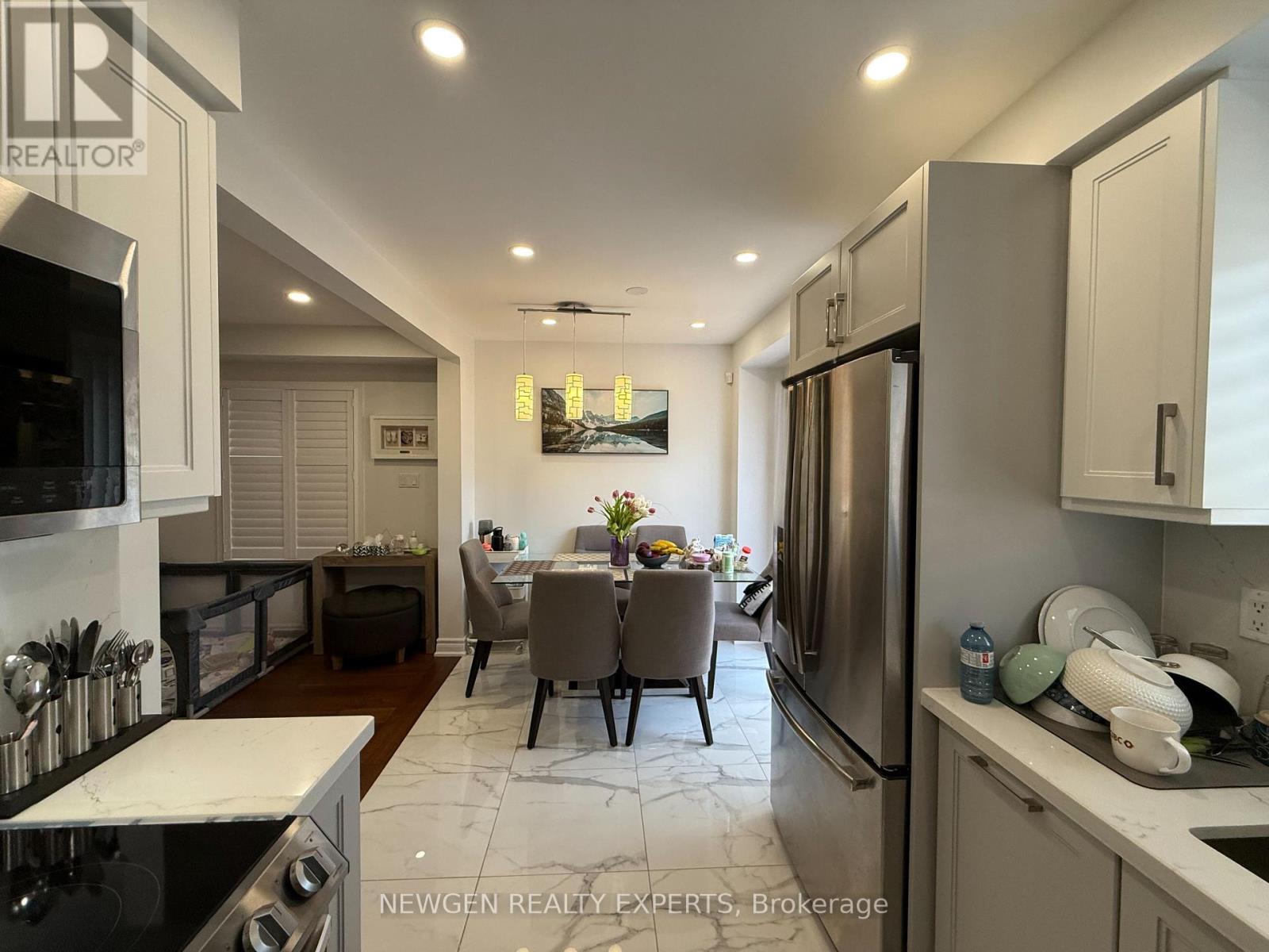 22 Rochefort Drive, Toronto, Ontario  M3C 3Z3 - Photo 11 - C12980650