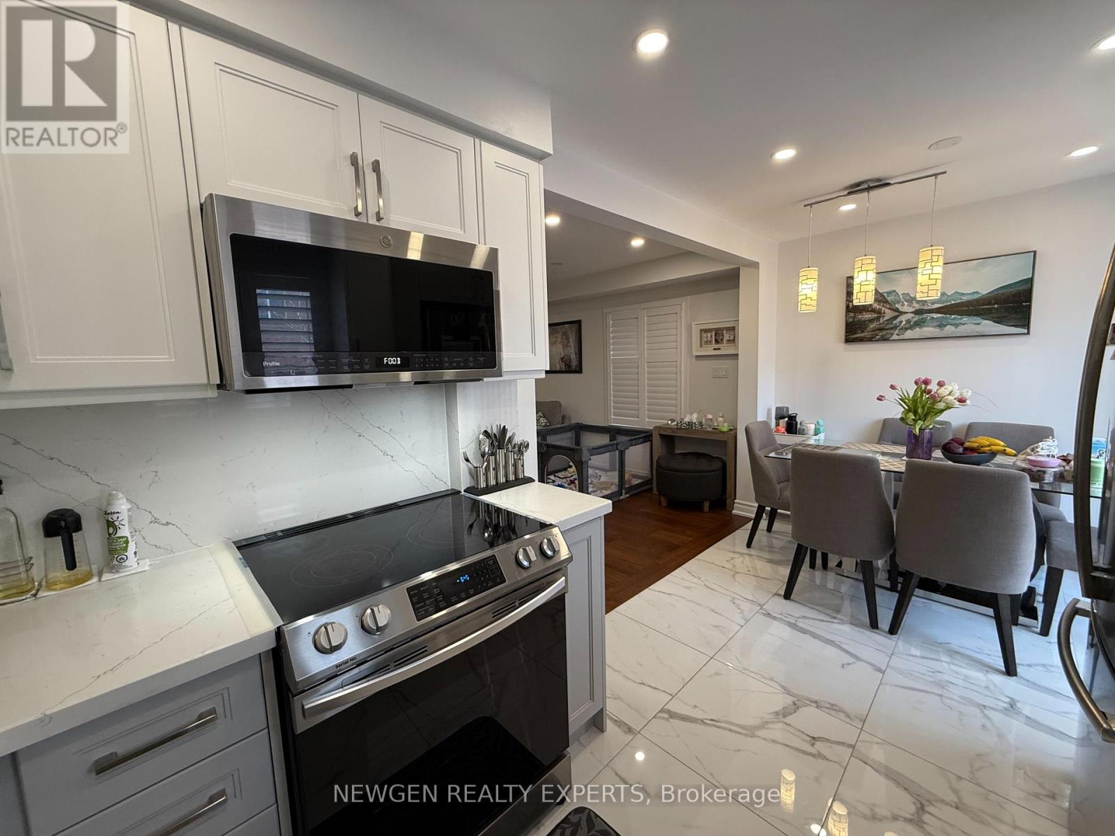 22 Rochefort Drive, Toronto, Ontario  M3C 3Z3 - Photo 12 - C12980650