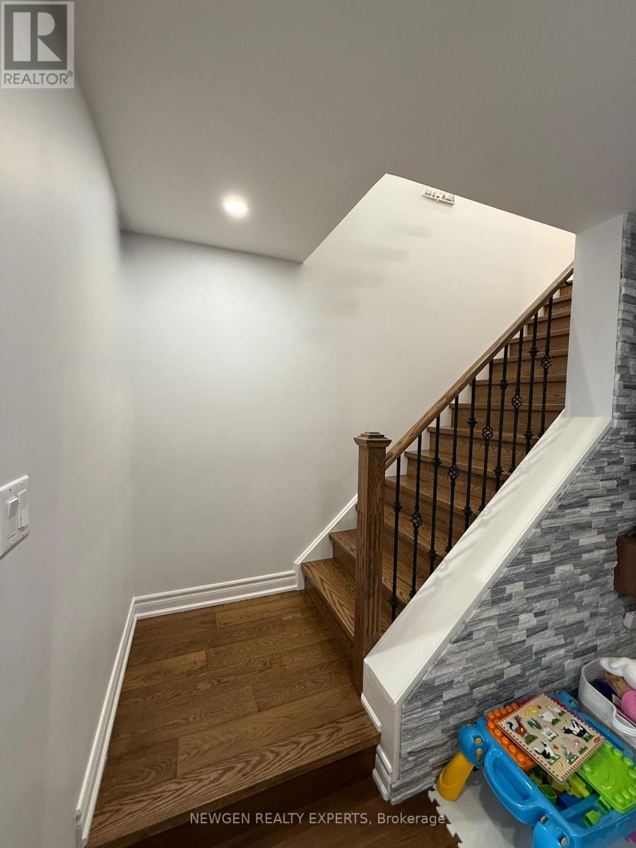 22 Rochefort Drive, Toronto, Ontario  M3C 3Z3 - Photo 15 - C12980650