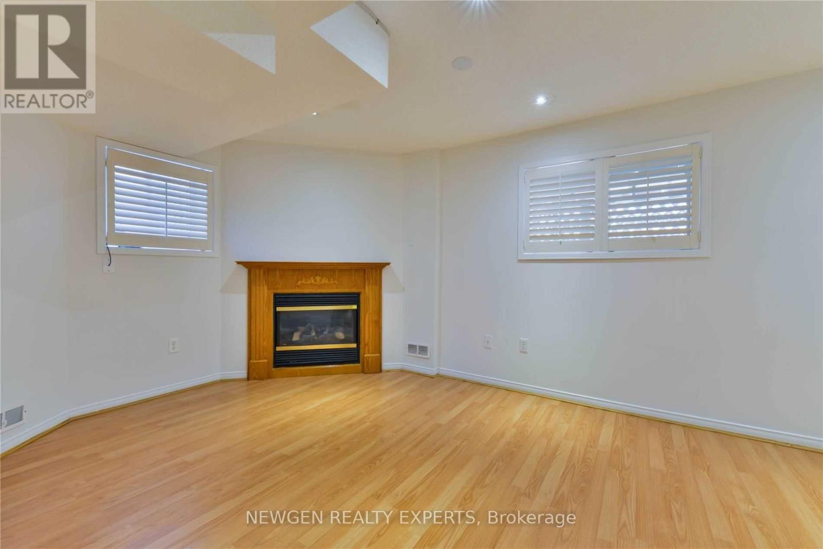 22 Rochefort Drive, Toronto, Ontario  M3C 3Z3 - Photo 32 - C12980650