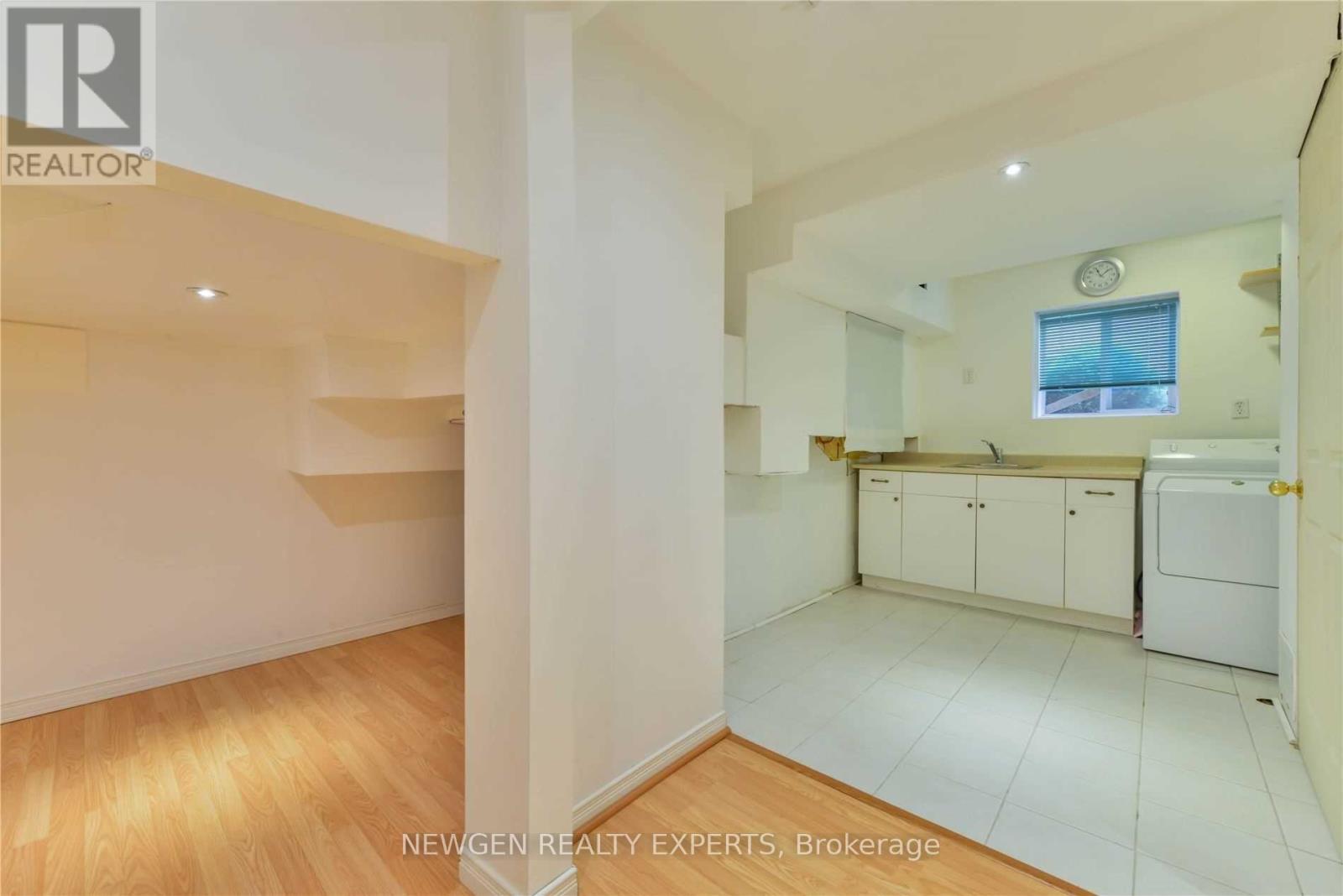 22 Rochefort Drive, Toronto, Ontario  M3C 3Z3 - Photo 33 - C12980650