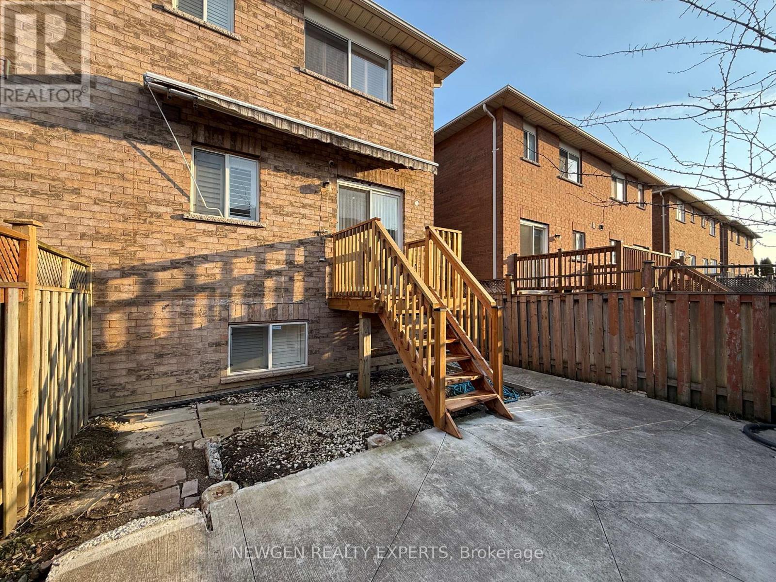 22 Rochefort Drive, Toronto, Ontario  M3C 3Z3 - Photo 38 - C12980650